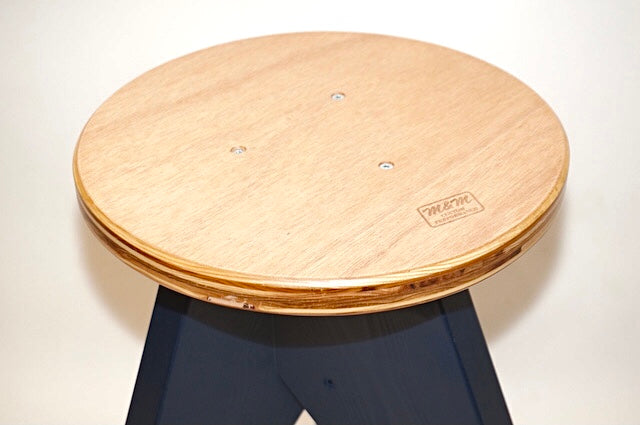 丸スツール（小）柄彫り