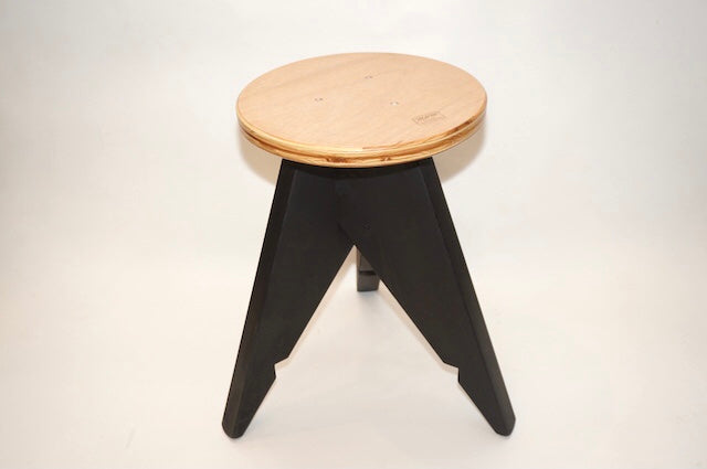 丸スツール（小）柄彫り